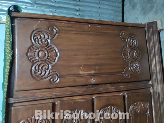 ওয়ারর্ড্রব, ৪টি ড্রয়ার ও ১টি শেলফ নিয়ে তৈরি, জাম কাঠের